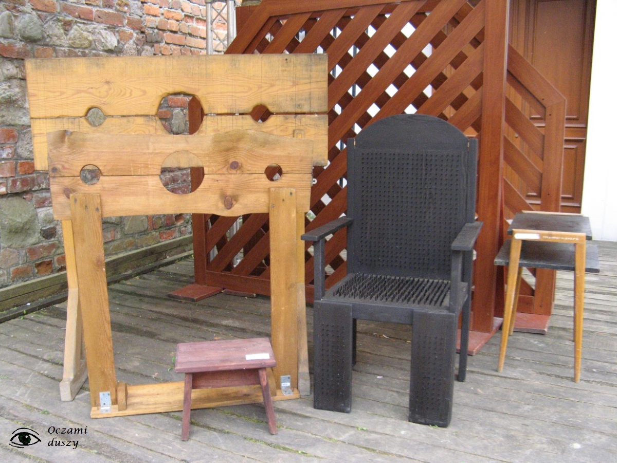 IMG_0672-Krosno-Odrzanskie-zamek-dyby-i-krzesło-tortur