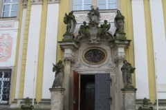 IMG_0074 Trzebnica portal poln. klasztoru 1724 r