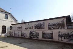 DSC01826-Wlodawa-mural-ze-starymi-zdjeciami-miasta